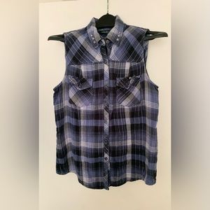 Harley Davidson Sleeveless Button Up Shirt.  Gathered waist in back.  Size Large